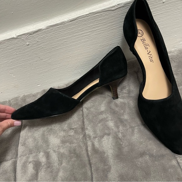 Bella Vita Black Flats with Textured Design - Picture 2 of 11